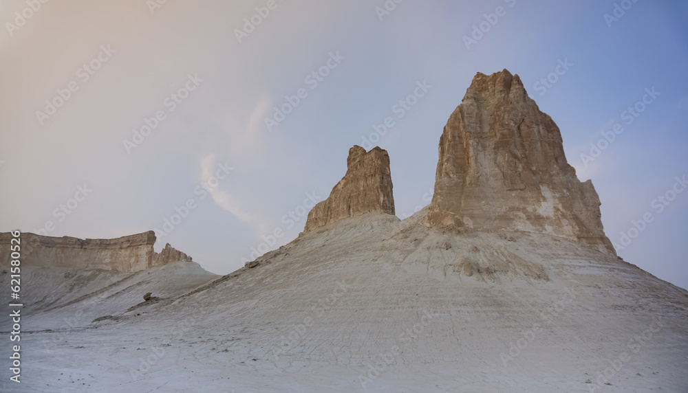 Fototapeta premium Chalk and limestone remains in the Kazakh steppe in the evening, vertical landforms after weathering