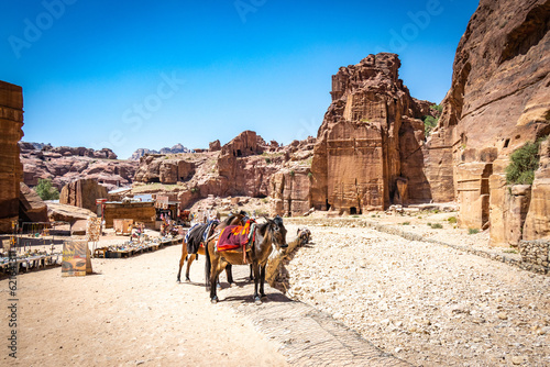 royal tombs, Petra, jordan, ruins, valley, canyon, gorge, siq, middle east © Andrea Aigner