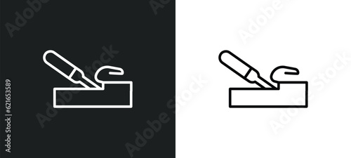 wood carving outline icon in white and black colors. wood carving flat vector icon from activity and hobbies collection for web, mobile apps and ui.