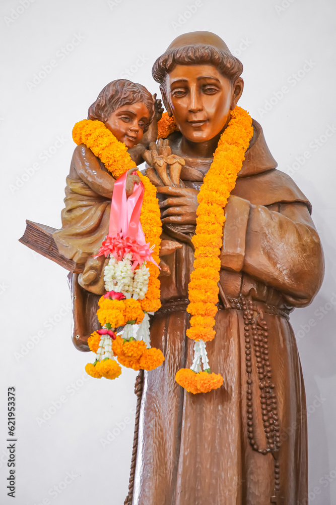 Obraz premium Saint Anthony and Child Jesus catholic statue