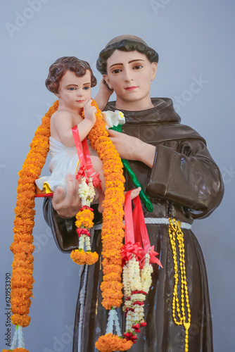 Saint Anthony holding Child Jesus Catholic religious statue