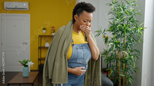 Obraz na płótnie Young pregnant woman being sick for nausea at home