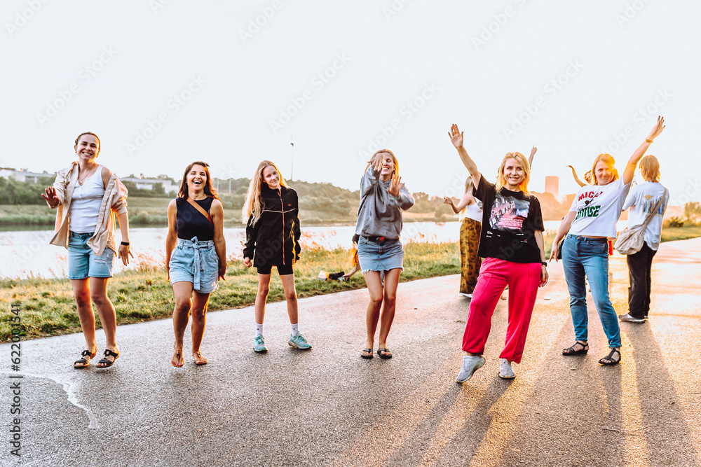 Obraz premium dancing cheerful attractive women at sunset. 