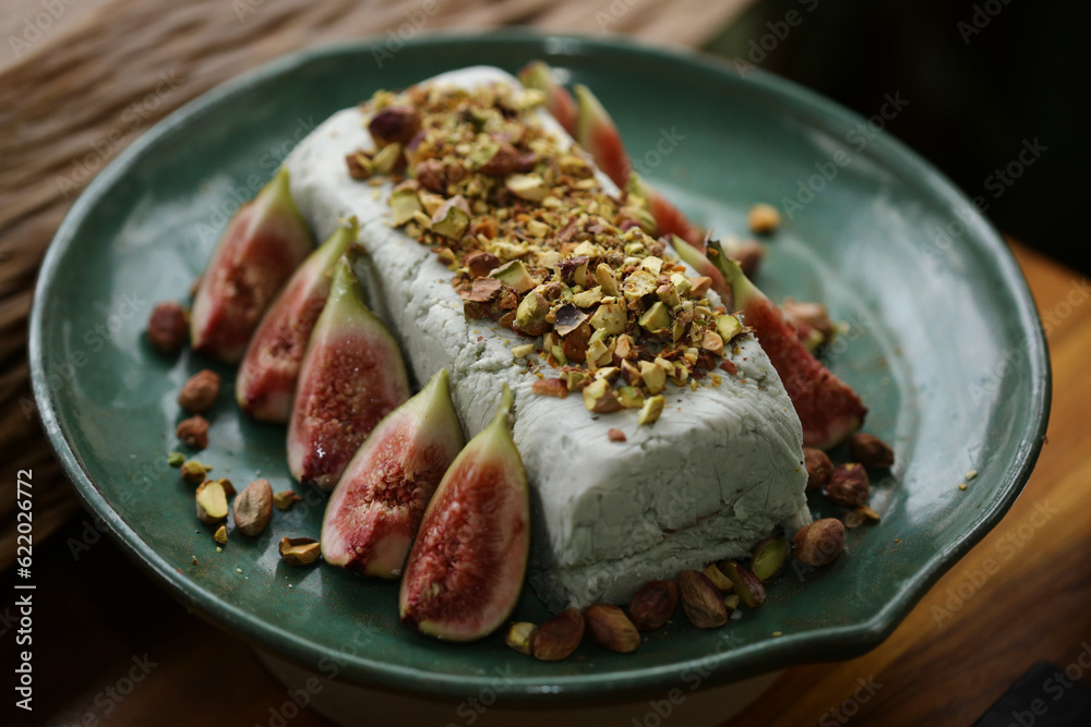 Uma explosão de sabores terrine de coberto com crocante de
