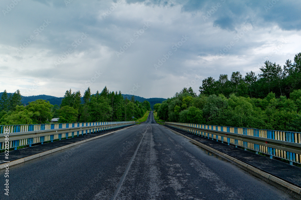 Most na rzece San w Bieszczadach.