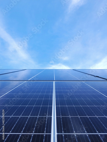 Panele fotowoltaiczne, odnawailna i ekologiczna energia słoneczna. photo