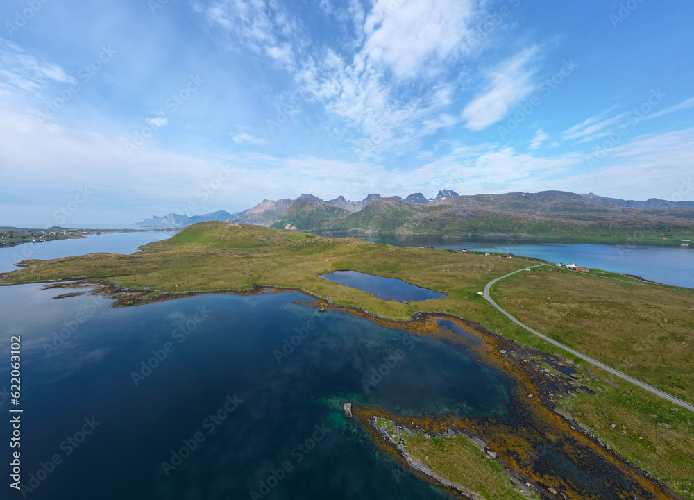 Φωτογραφία vue aérienne sur des bras de mer au milieu des terres sauvages scandinaves