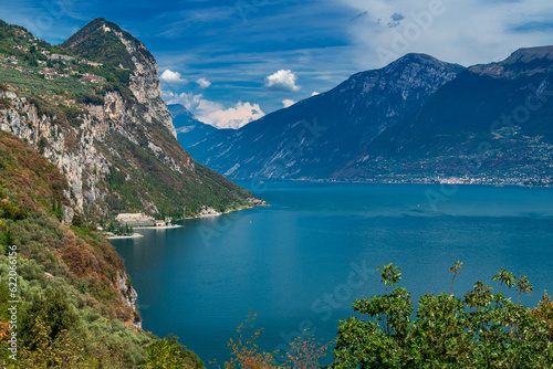 Nördlicher Gardasee mit Santuario Di Montecastello in Italien