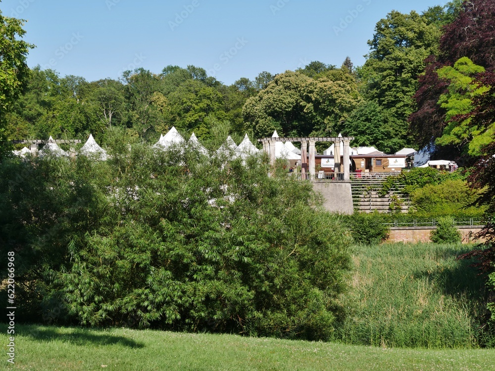 Schlossteich Putbus mit spiegelnden Zelten Schlossteich Putbus mit spiegelnden Zelten