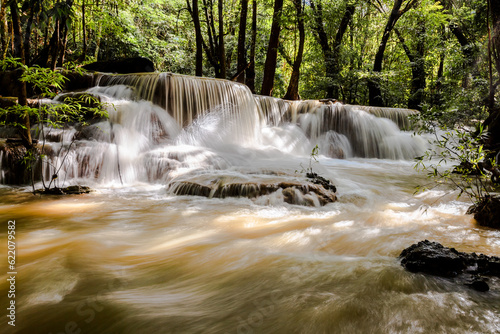 Waterfalls in the tropical rain forest after heavy rain © Designpics