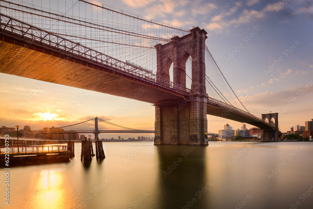 Fototapeta premium Brooklyn Bridge in New York City at sunrise.