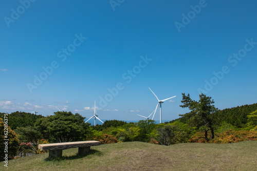 三重県 青山高原の壮大な風車