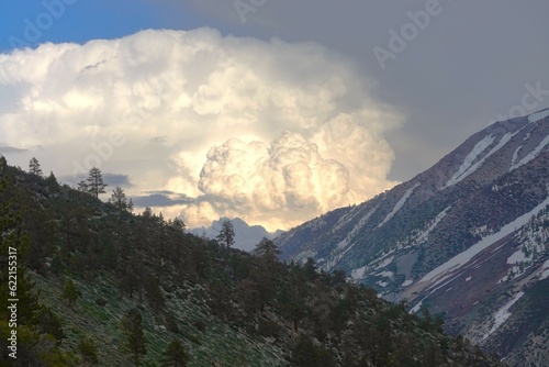 Tableau sur toile thunderhead clouds in the mountains