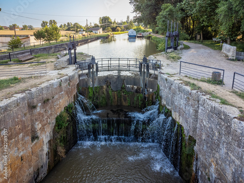 Obraz na płótnie Locks of Canal de Castilla in Fromista, Spain w salonie