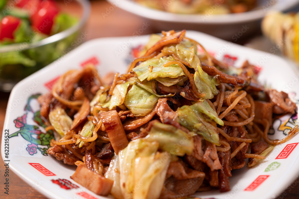 日本の食卓,お祭り気分の焼きそば、焼きトウキビと!