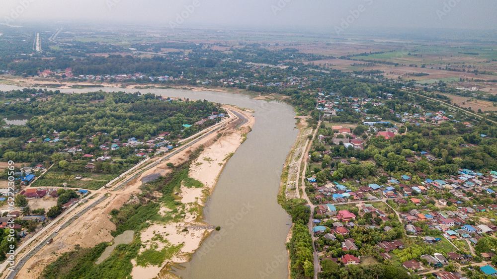 River of the Chao Phraya River in Sing Buri Province flows through a long way to Bangkok An old picture depicting the lives of the countryside.