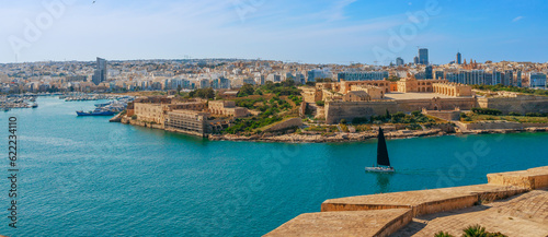 Obraz na płótnie Valletta, Malta island, Europe. Fort Manoel, new city and Mediterranean sea w salonie
