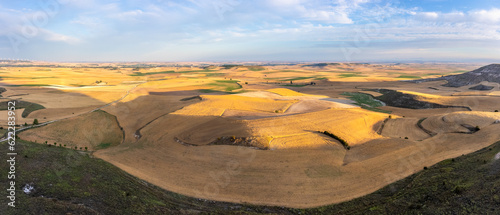 Obraz na płótnie Early morning in the Meseta, a spanish region with crop fields. Spain w salonie