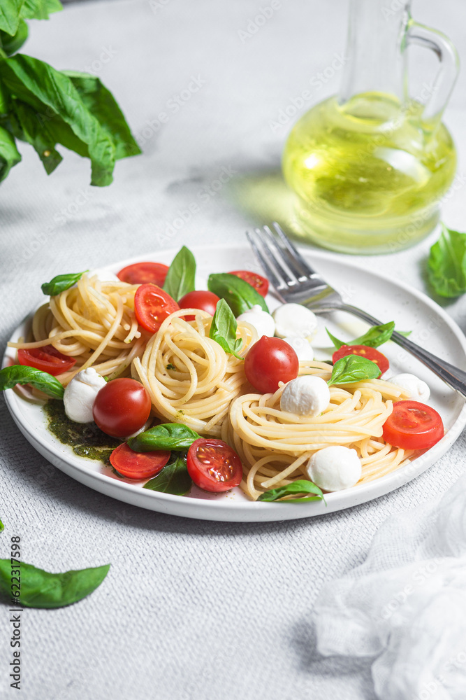 Spaghetti with mozzarella, tomatoes, basil and pesto sauce. Pasta Caprese Spaghetti with mozzarella, tomatoes, basil and pesto sauce. Pasta Caprese
