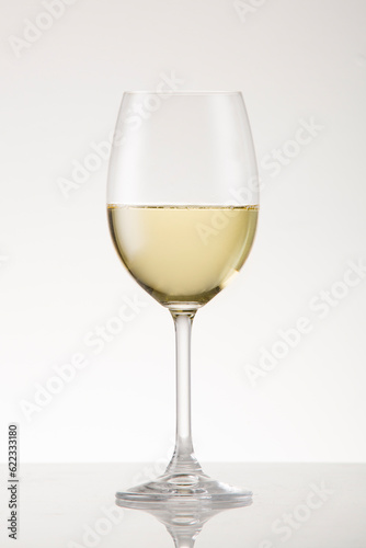 White wine g lass with white wine cultivar.