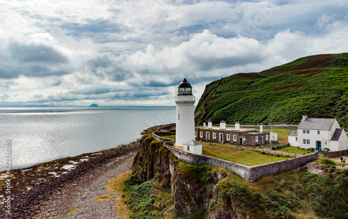 Obraz na płótnie Davaar Lighthouse with Ailsa Craig in the background