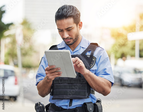 Cuadro en lienzo Police, tablet and patrol with a man officer outdoor on the street, using the internet to search during an investigation