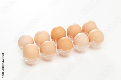 白背景に卵のパック