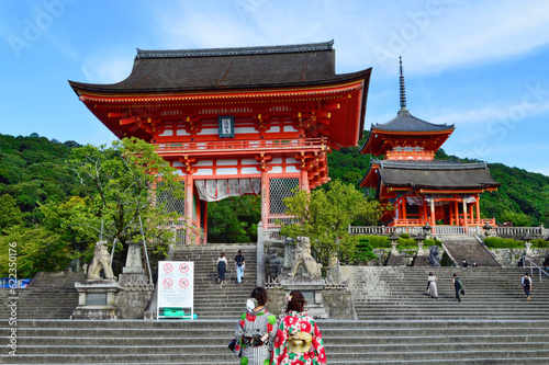 京都市の世界文化遺産清水寺 仁王門