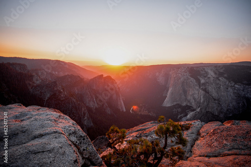Fototapeta Naklejka Na Ścianę i Meble -  Taft Point sunset, Yosemite National Park, California