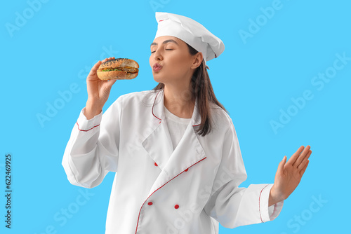 Female chef with tasty burg...