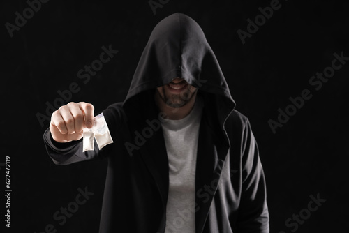 Male junkie with drugs on b...