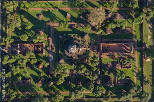 Photos Aerial view of in Ayutthaya temple, Wat Ratchaburana in Phra Nakhon Si Ayutthaya, Historic park in Thailand