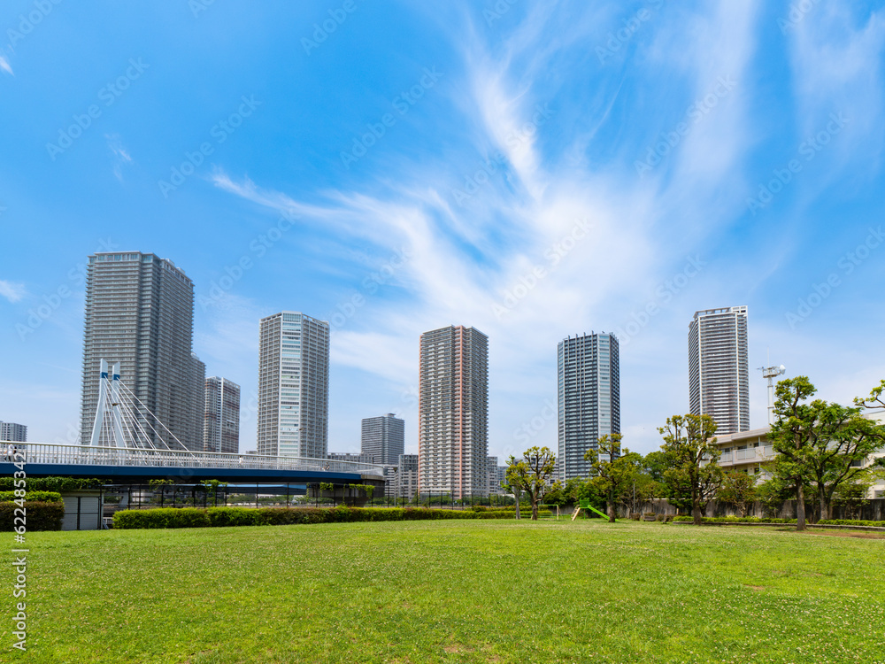 辰巳こどもの広場　辰巳駅1番出口にある辰巳桜橋と東雲キャナルコートを一望できる公園