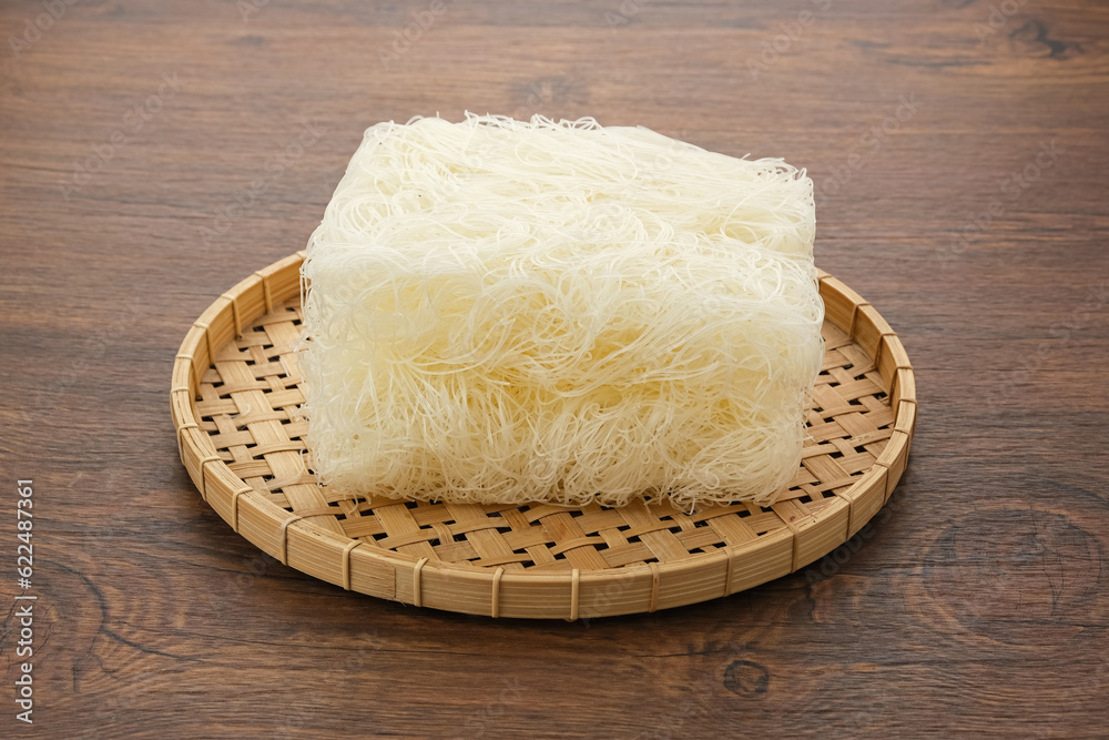 Vermicelli or Dry Glass Noodles served on bamboo plate
Vermicelli or Dry Glass Noodles served on bamboo plate