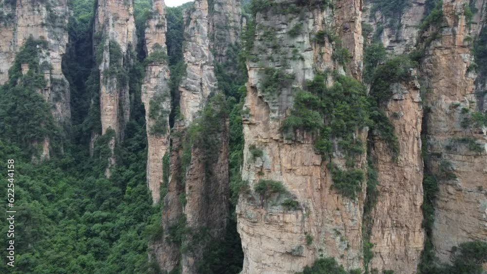 China's Incredible Vertical Stone Pillars, Avatar Hallelujah Mountains In Zhangjiajie National Park. China's Incredible Vertical Stone Pillars, Avatar Hallelujah Mountains In Zhangjiajie National Park.