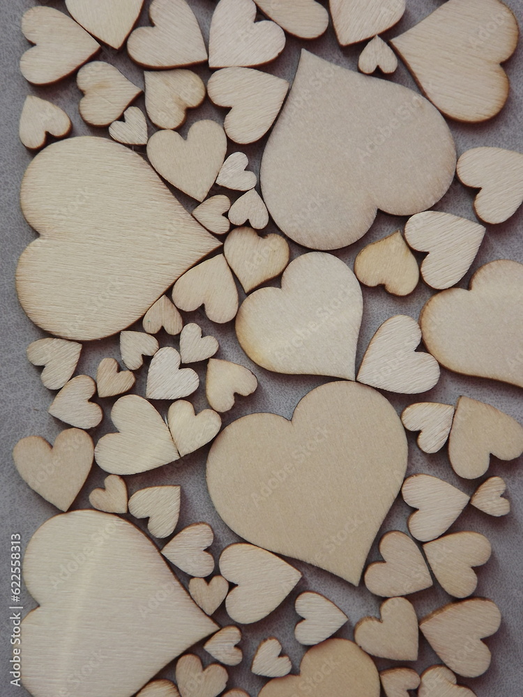 Obraz premium valentine's day greeting card-wooden hearts on a gray suede background