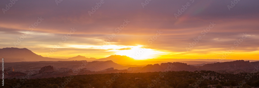 Fototapeta premium Mountains on sunset