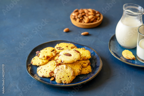 Fototapete Florence cookies or fiorentine biscuits with almonds on blue ceramic plate, glas
