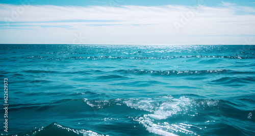 meer ozean brandung wellen wassser tiefblau blau sauber algen unwetter überschwmmung baden urlaub strand fiktive gegend generative ki