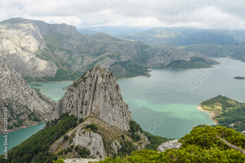 Views of the Riaño reservoir from the Gilbo Peak