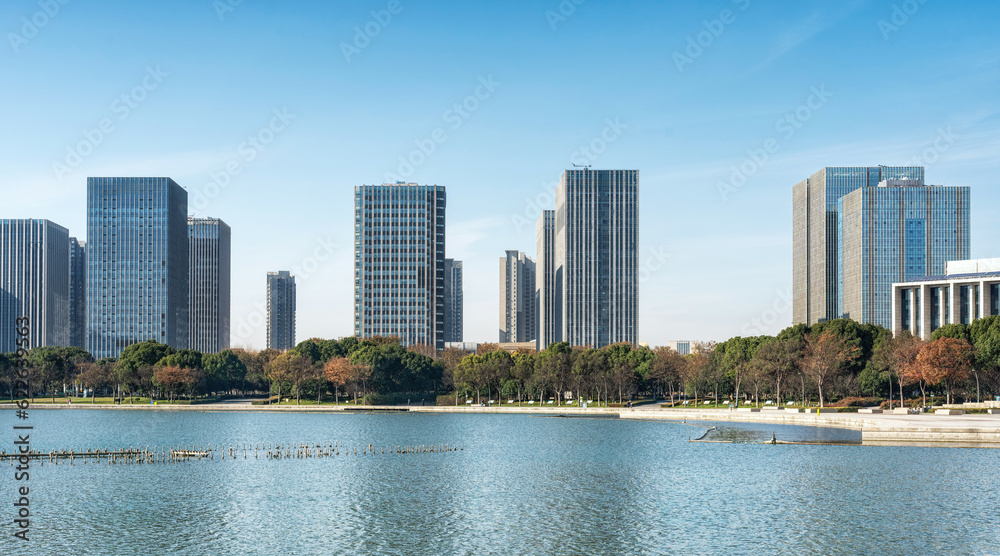 Obraz premium A modern city by the lake
