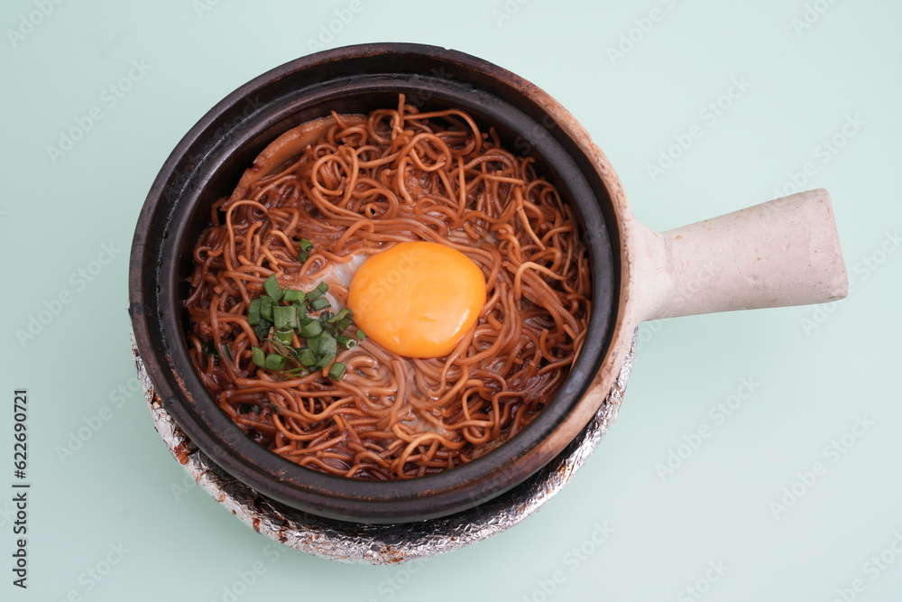 Crispy claypot noodle
