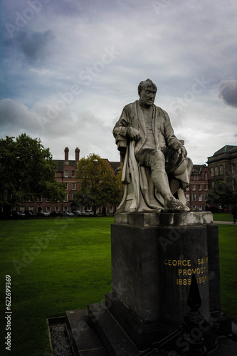 Photography statue in the trinity college campus in dublin