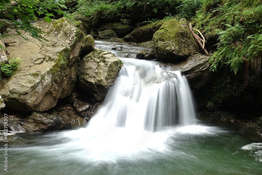 Fototapeta premium Wasserfall mit Langzeitbelichtung 