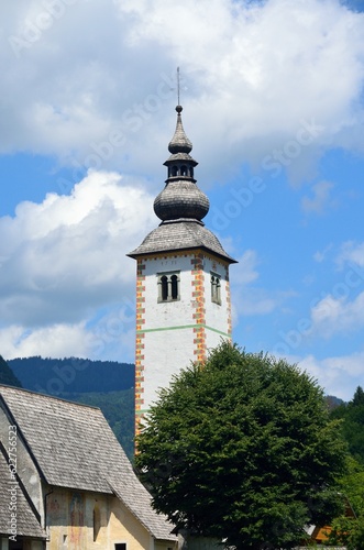 Iglesia junto al lago Bohinj, Eslovenia