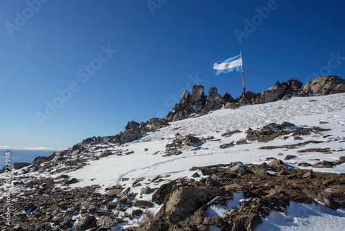 La bandera Argentina en el Cerro Catedral