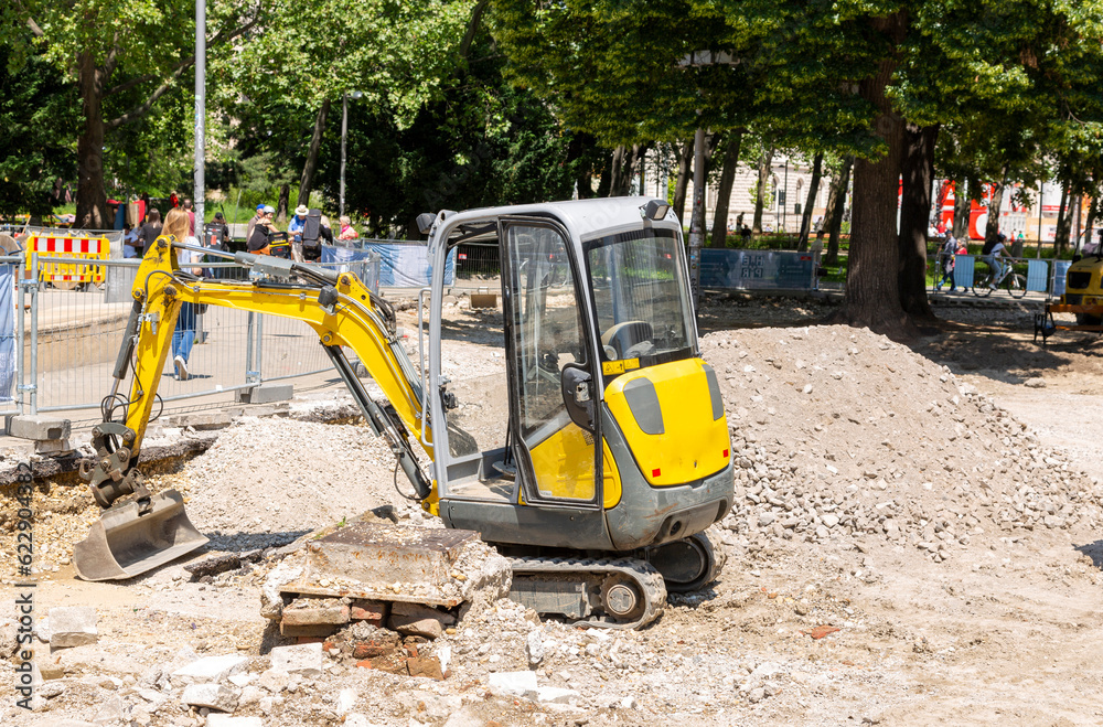 Crawler mini excavator on the construction site - obrazy, fototapety, plakaty 