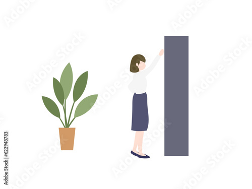 棚にあるものを取る女性と観葉植物