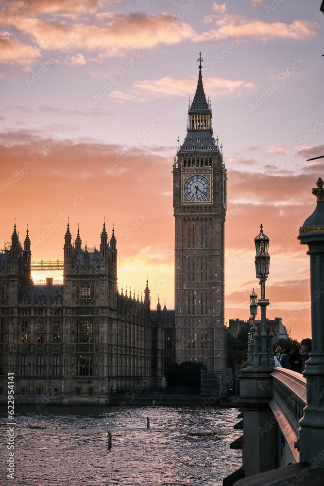 Fototapeta premium Big Ben and Westminster Bridge at sunset in London