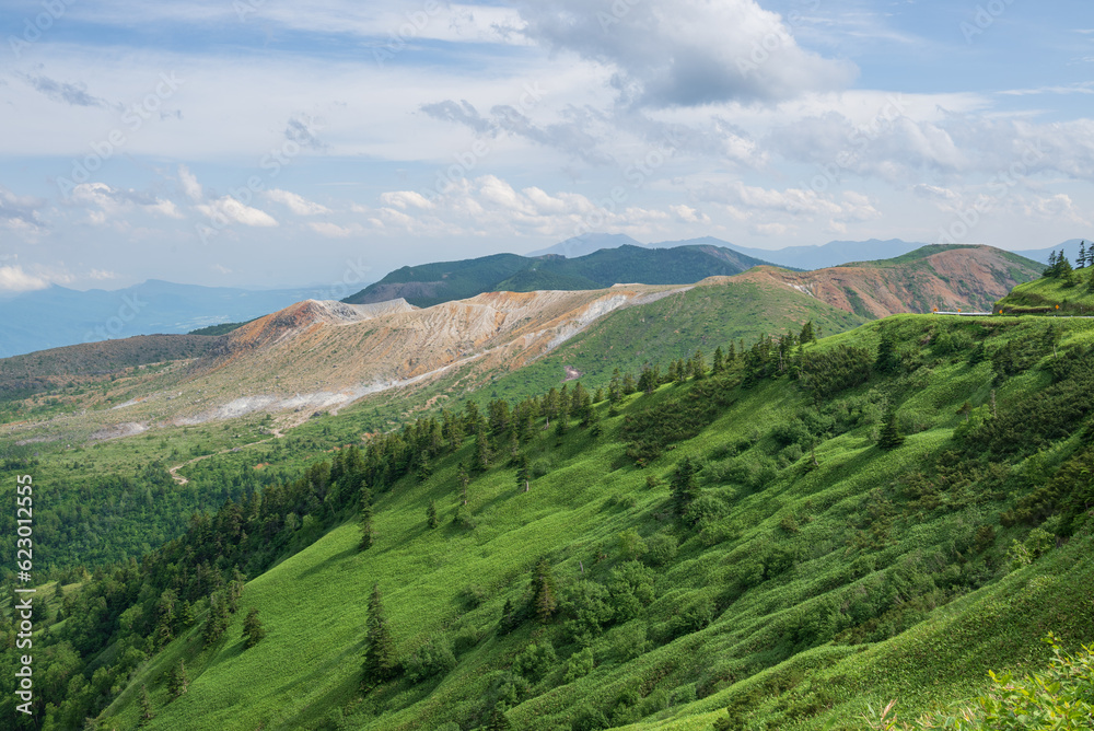 Obraz premium 日本国道最高地点から白根山方面を望む
